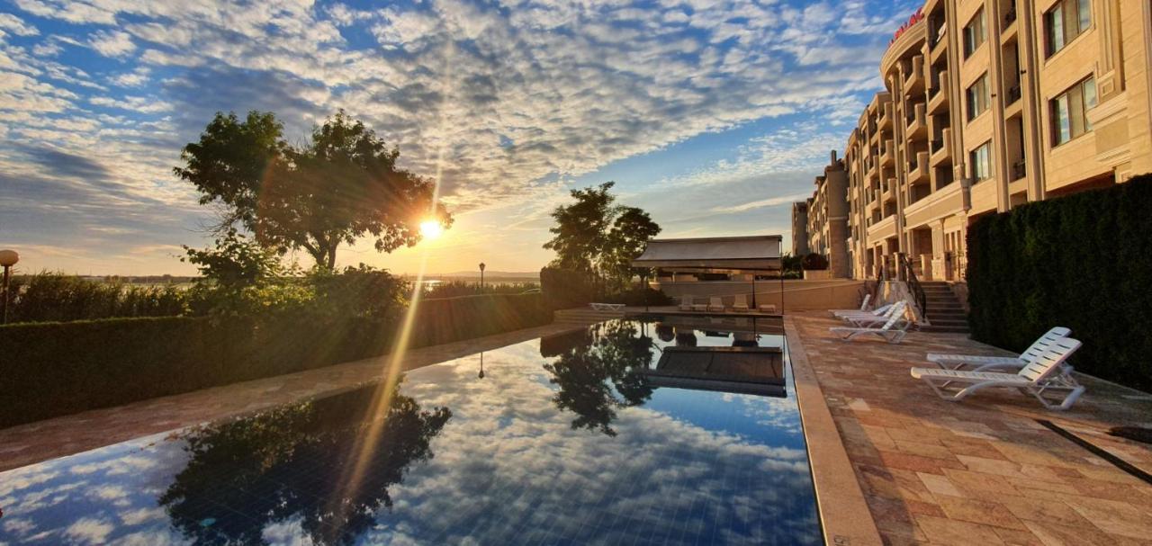 Gardenia Beach Palace Aparthotel Поморие Экстерьер фото